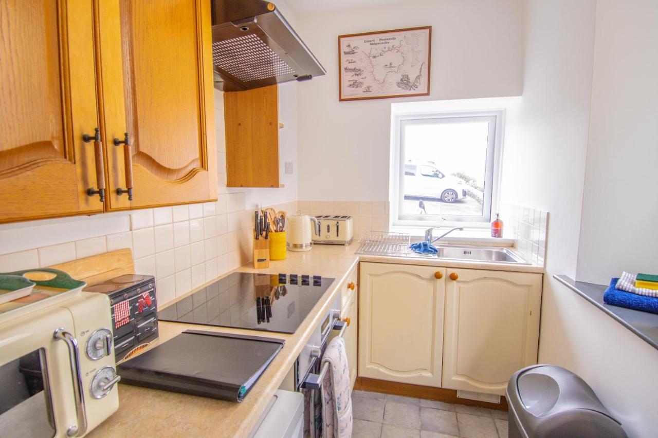 Villa Journeys End With Stunning Sea Views From The Headland Coverack Esterno foto