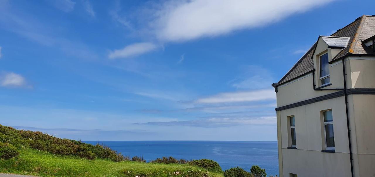 Villa Journeys End With Stunning Sea Views From The Headland Coverack Esterno foto