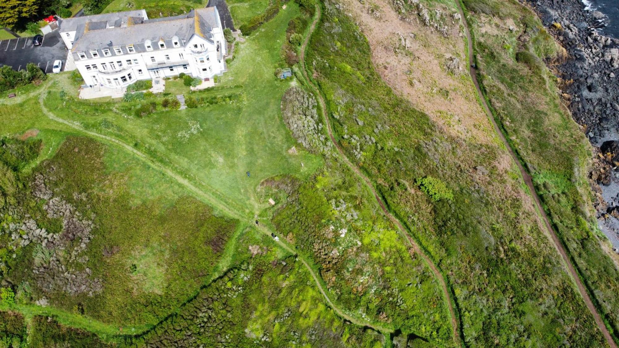 Villa Journeys End With Stunning Sea Views From The Headland Coverack Esterno foto