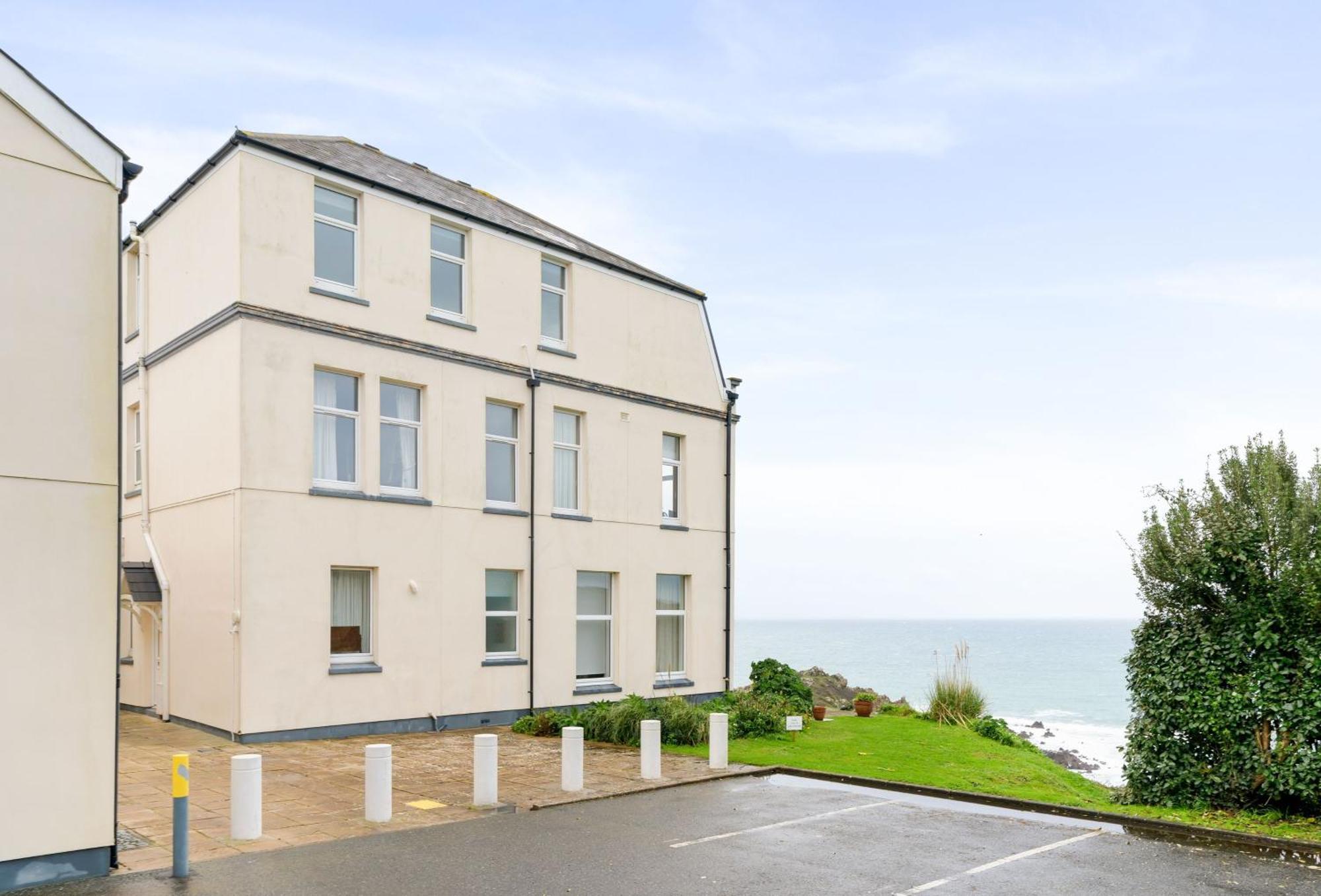 Villa Journeys End With Stunning Sea Views From The Headland Coverack Esterno foto