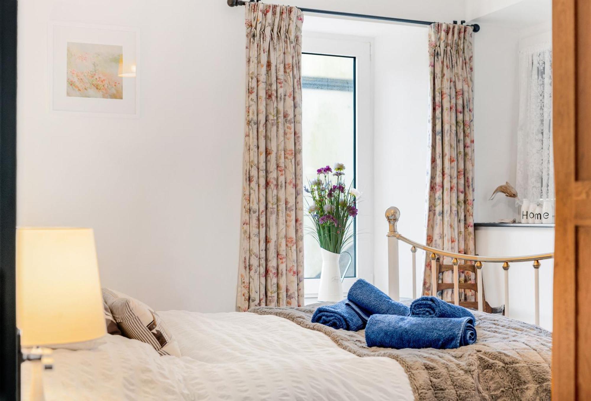 Villa Journeys End With Stunning Sea Views From The Headland Coverack Esterno foto
