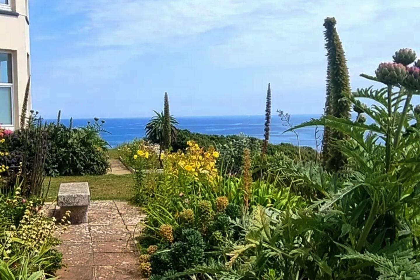 Villa Journeys End With Stunning Sea Views From The Headland Coverack Esterno foto