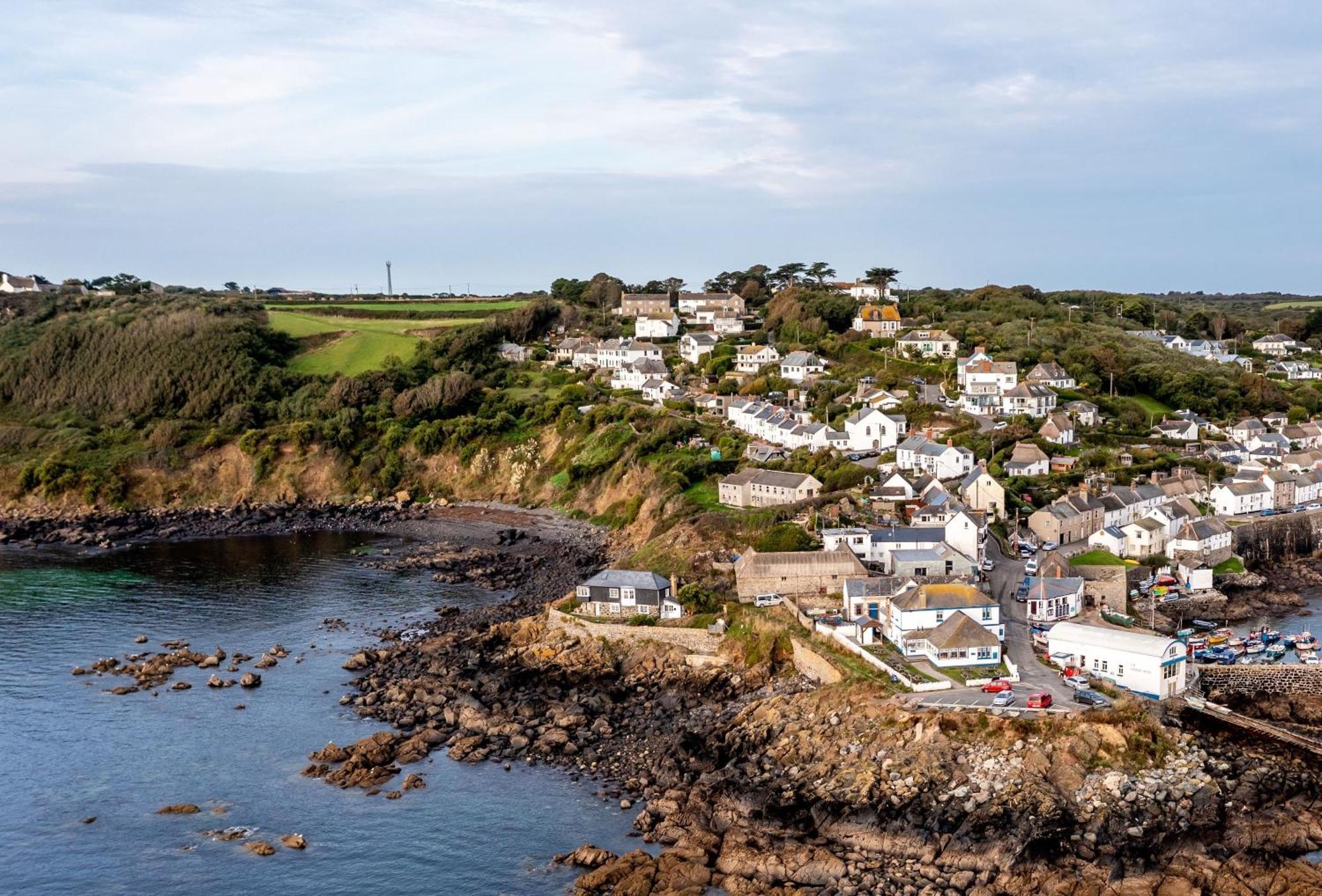 Villa Journeys End With Stunning Sea Views From The Headland Coverack Esterno foto